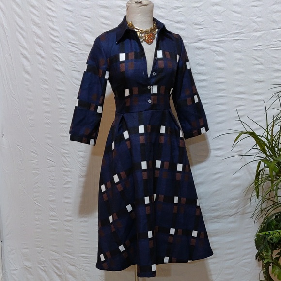 Buttoned top flare dress - Picture 4 of 7